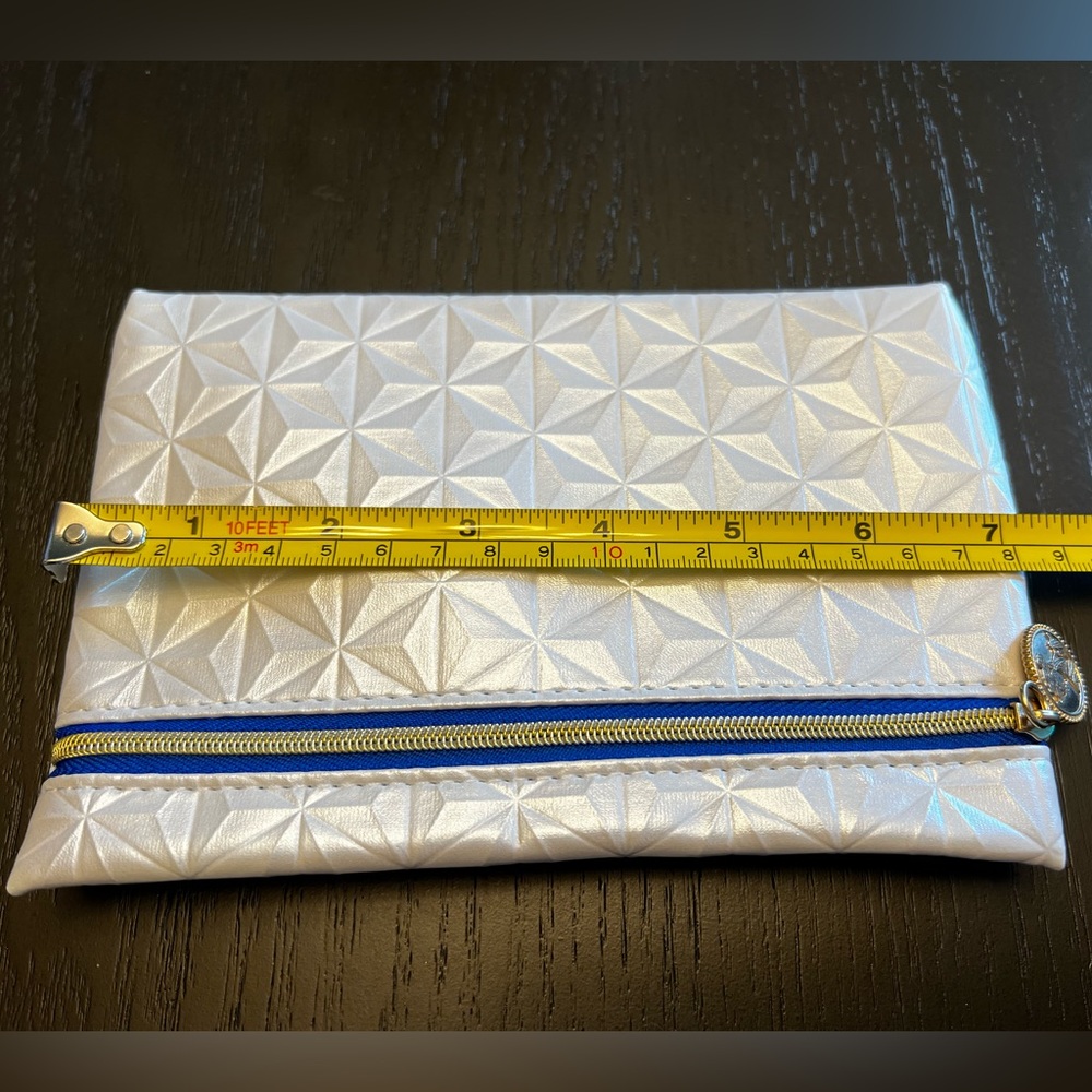 Ipsy Glambag in White with Blue & Gold Accents, NEW Never Used - Picture 4 of 5
